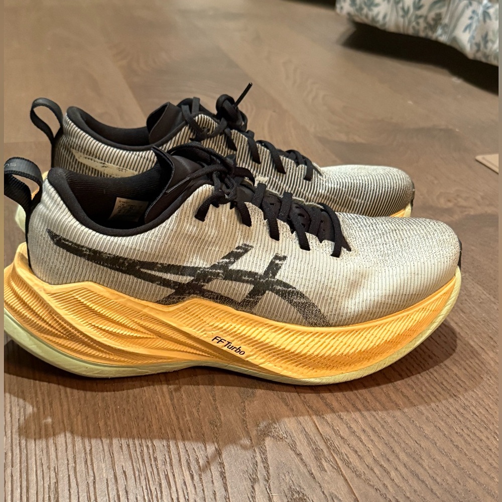 ASICS SUPERBLAST - lightly used